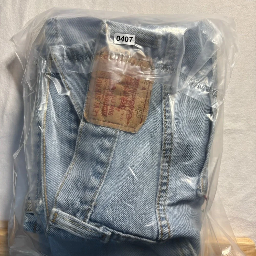 VTG Levi's 550 Jeans Mens 34x32 Fits 33x31 Light Blue Relaxed Fit Denim Fade